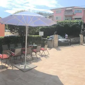 Guesthouse Villa Manda Bed & Breakfast