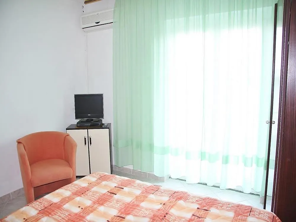 Apartments Laurana